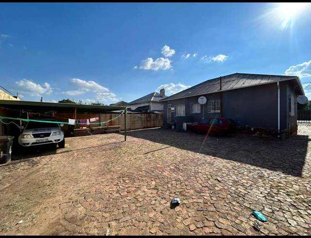 4 BEDROOM HOUSE FOR SALE IN SPRINGS CENTRAL